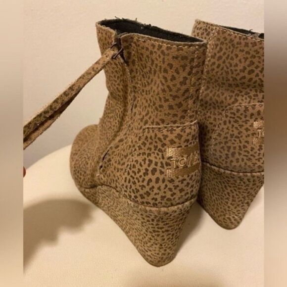 Toms Tan Brown Cheetah Animal Print Suede Leather Wedge Heels Bootie Women’s 7.5 - Picture 4 of 9